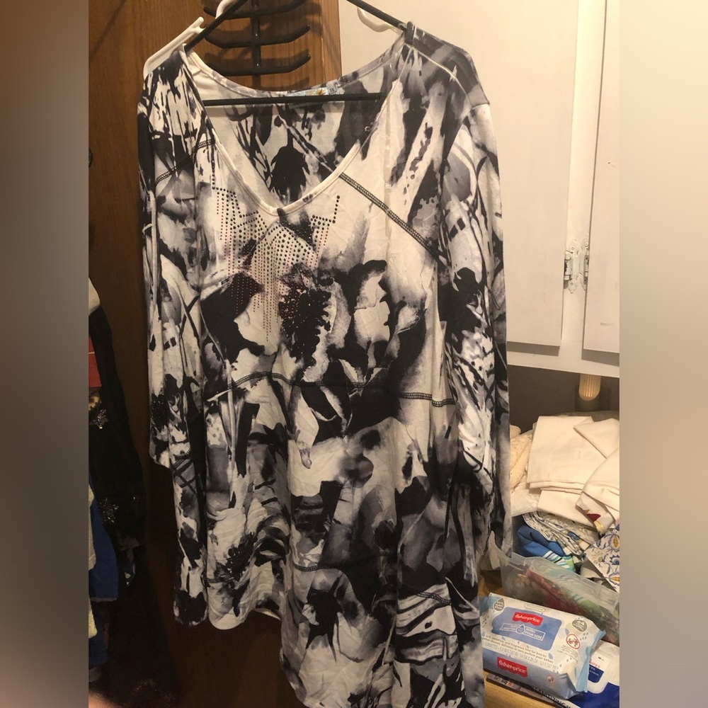 Unity Asymmetrical Sublimation Blouse - 683 $25 O… - image 1